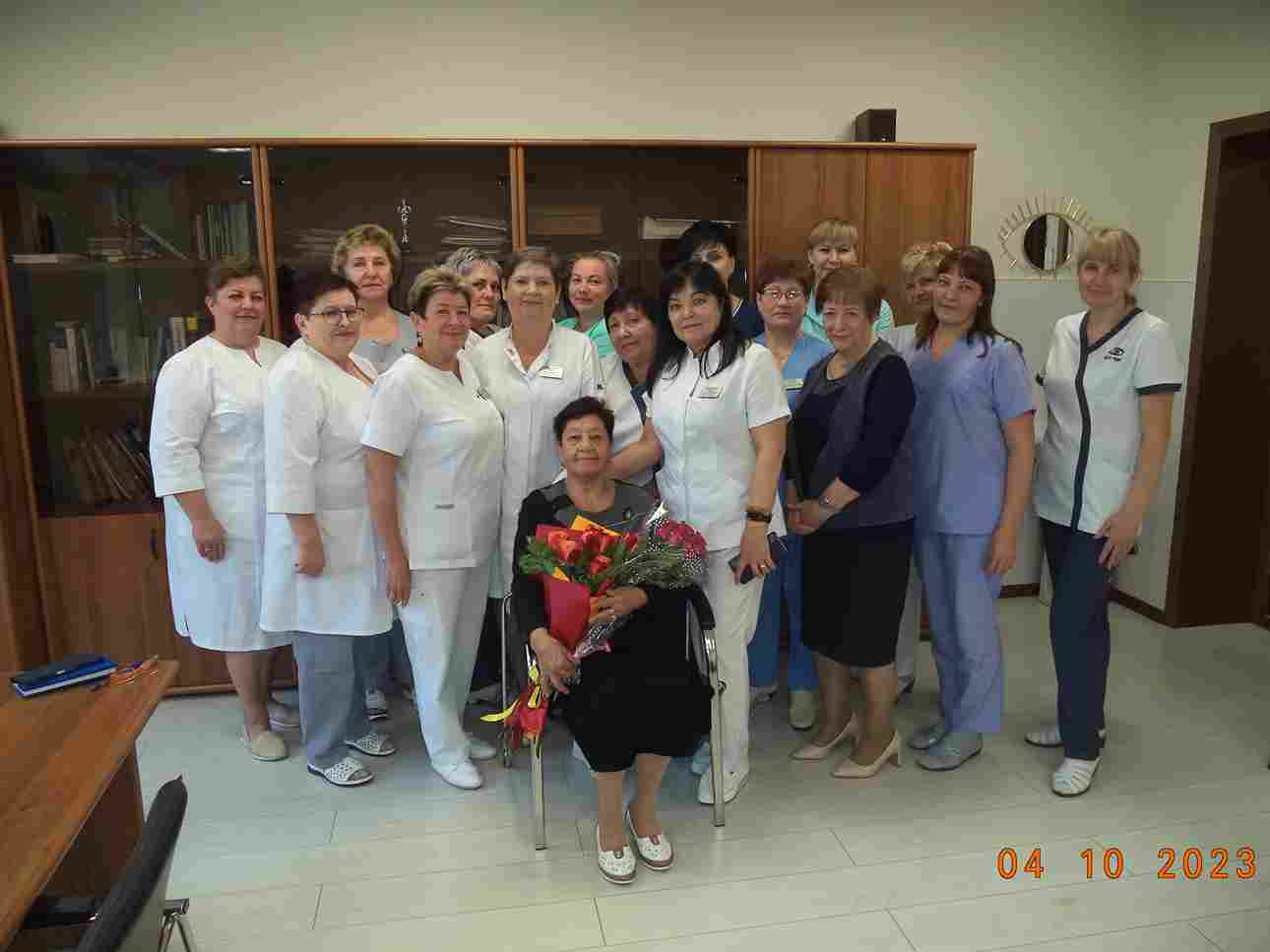 Коллектив больницы поздравляет с юбилеем бывшего коллегу старшего фармацевта ВАЛЕНТИНУ ПЕТРОВНУ СИНЕВУ!