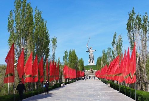 Посетили Волгоград накануне празднования Великой Победы